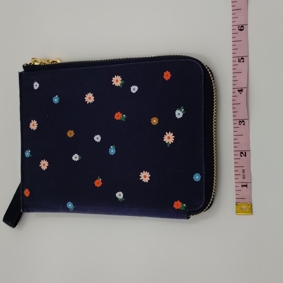 Ban.do navy floral wristlet w/removable strap gold hardware zip around - Picture 6 of 9